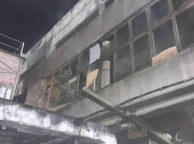 Вночі спалахнула пожежа на деревообробному підприємстві у Перечині