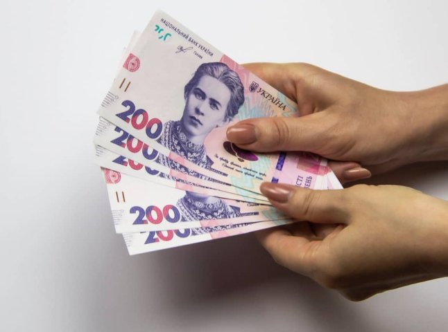Гарантовано виплатять 1500 або 3600 гривень: як зараз даватимуть допомогу жінкам Гарантовано виплатять 1500 або 3600 гривень: як зараз даватимуть допомогу жінкам