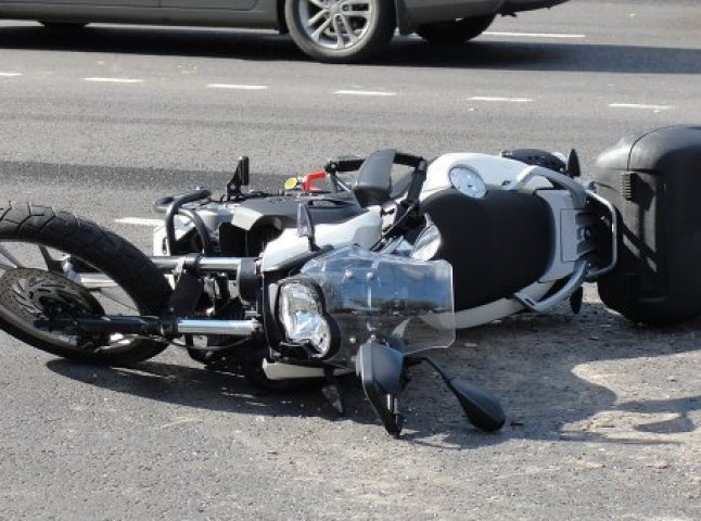 На Тячівщині мотоцикліст зіткнувся з автомобілем