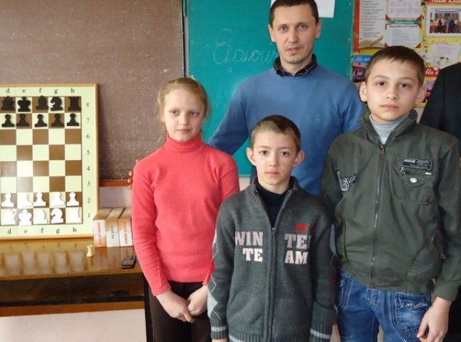 На Рахівщині відкрили шаховий гурток