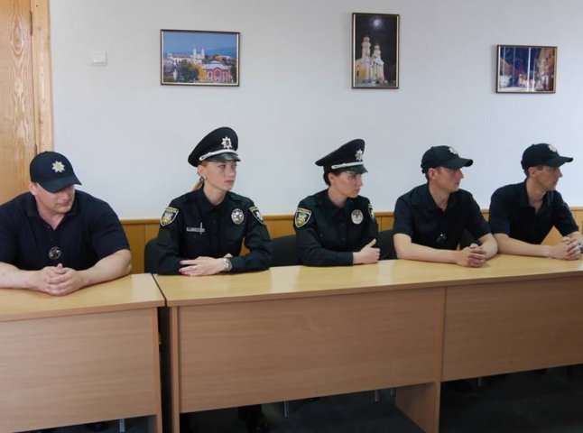Богдан Андріїв нагородив п’ятьох патрульних поліцейських Ужгорода