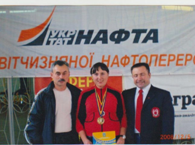Педагог Мукачівської школи-інтернату стала чемпіонкою України з пауерліфтингу