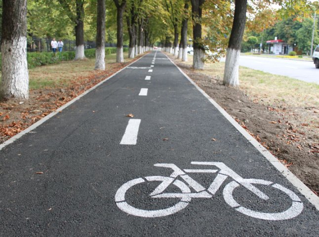 "Горбатий асфальт" замість обіцяних велодоріжок у Мукачеві та Ужгороді