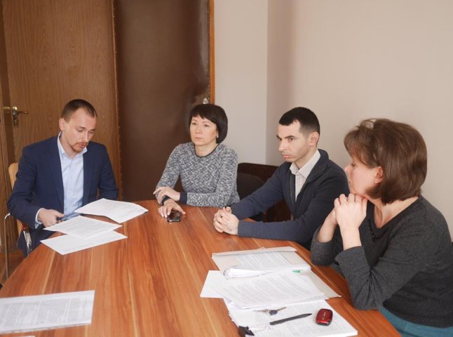 В Ужгороді обговорюють аспекти запровадження електронних петицій до міськради