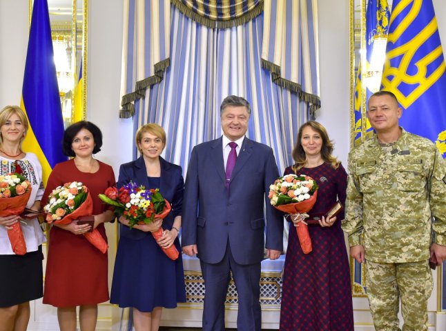 Президент України присвоїв звання Заслуженого вчителя України берегівчанці Віолетті Македон