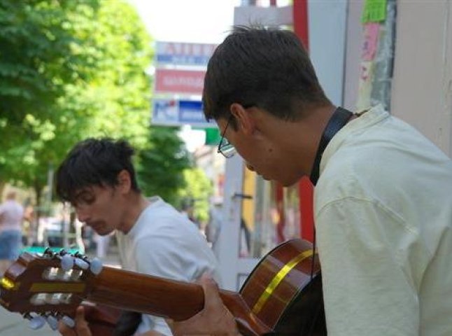 На вулицях Мукачева виконують "фламенко" (ФОТО)