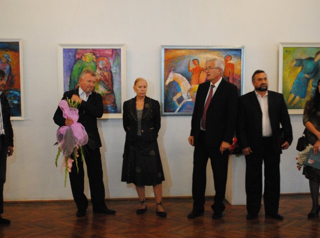 Відома гобеленщиця Лариса Бровді представила свої картини в Мукачеві (ФОТО)