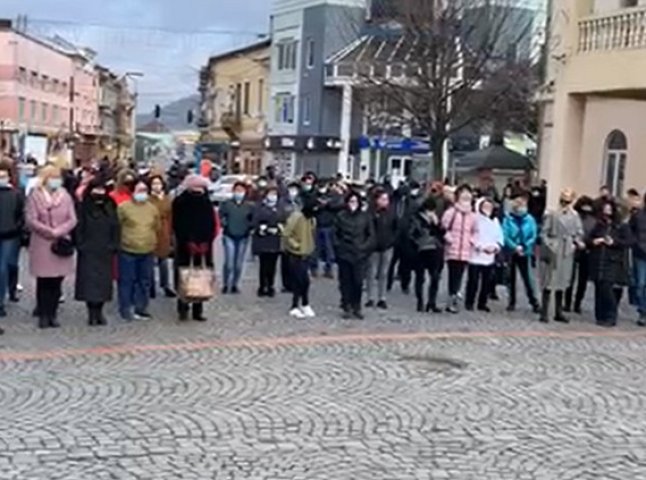 У центрі Мукачева влаштували акцію протесту