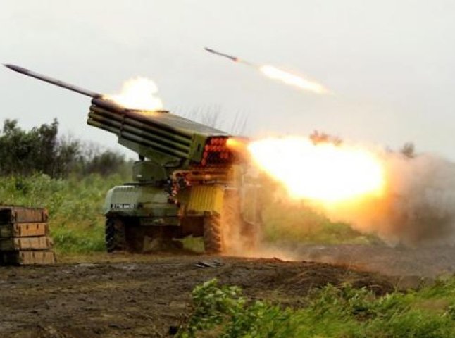 Бойовики "ДНР" обстрілюють позиції бійців 128-ої бригади біля Дебальцевого (ВІДЕО)