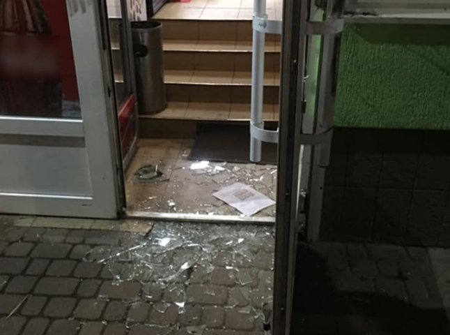 В Ужгороді чоловік вдерся в магазин і скоїв крадіжку