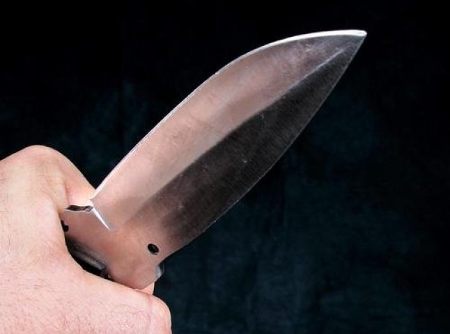 На Берегівщині жінка штрикнула ножем суперницю