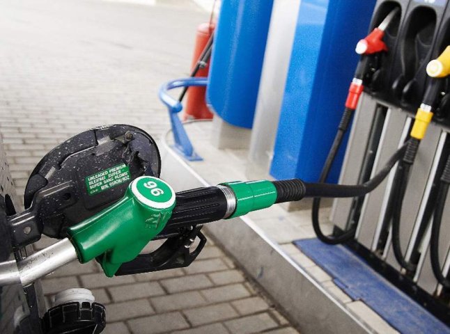На українських заправках з’явився новий вид бензину: чим він відрізняється від звичайного пального