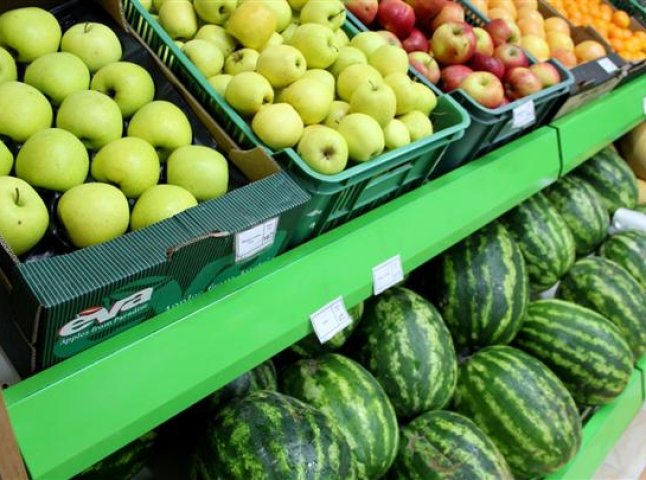 Сигналізація не дала ужгородці поцупити фрукти у супермаркеті