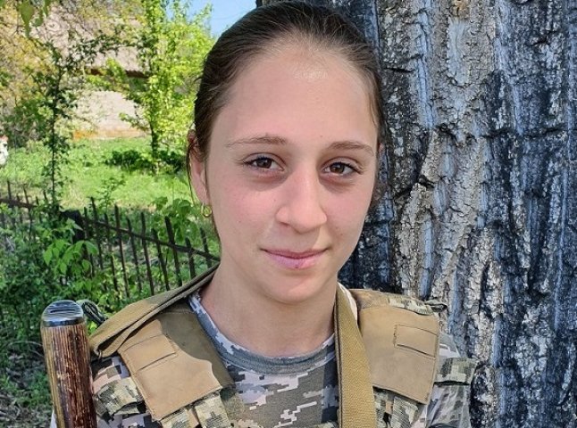 21-річна закарпатка боронить Україну та понад усе сумує за донечкою