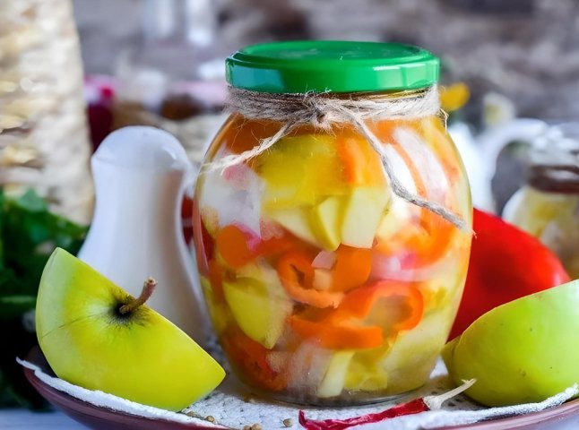 Рецепт маринованих перців з яблуками