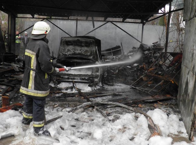 Офіційно про вибух в Ужгороді: внаслідок пожежі чоловік отримав опіки
