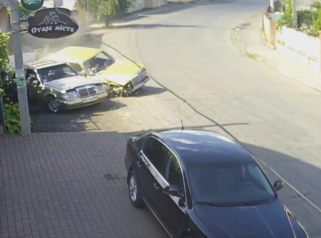 ДТП у Виноградові: у мережі з’явилось відео карколомної аварії за участі двох "Мерседесів"