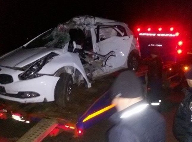 Вночі на Виноградівщині на своїй автівці насмерть розбився водій, жінка-пасажир дивом вижила