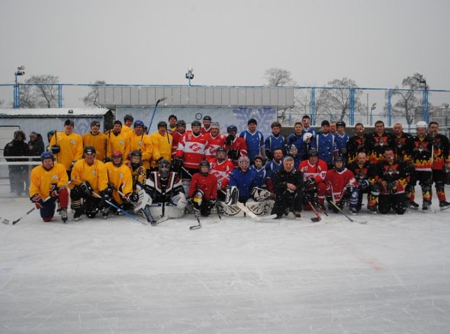 У Мукачеві відбувся відкритий Кубок області з хокею (ФОТО)