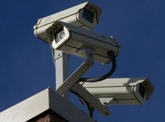 Правоохоронці Ужгорода затримали зловмисника, який вкрав і продав камеру відеоспостереження