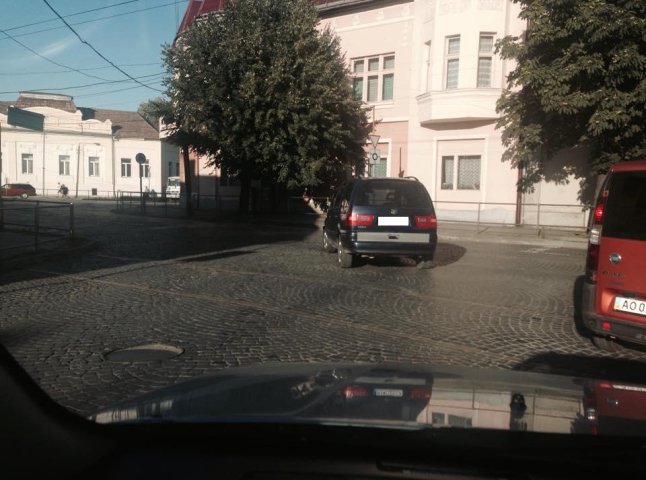 На одному з перехресть у центрі Мукачева сталась ДТП