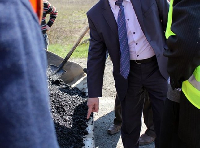 Олександр Ледида проінспектував ремонт доріг в Ужгороді (ФОТО)
