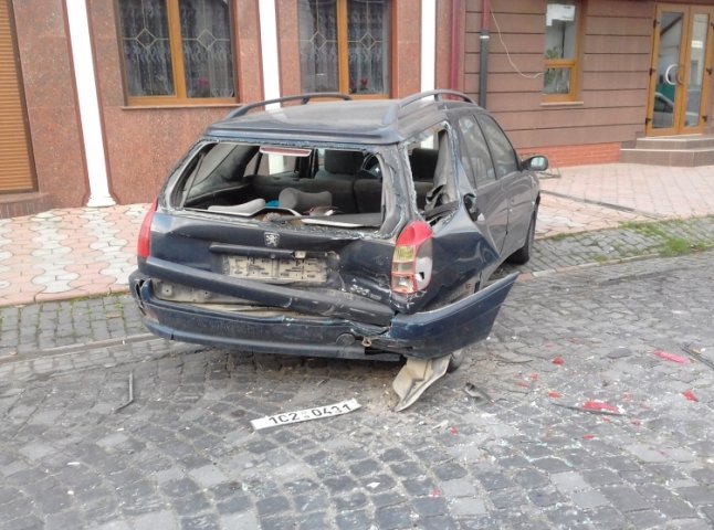 Цієї ночі у Виноградові сталась ДТП: водій, який скоїв аварію, втік з місця події