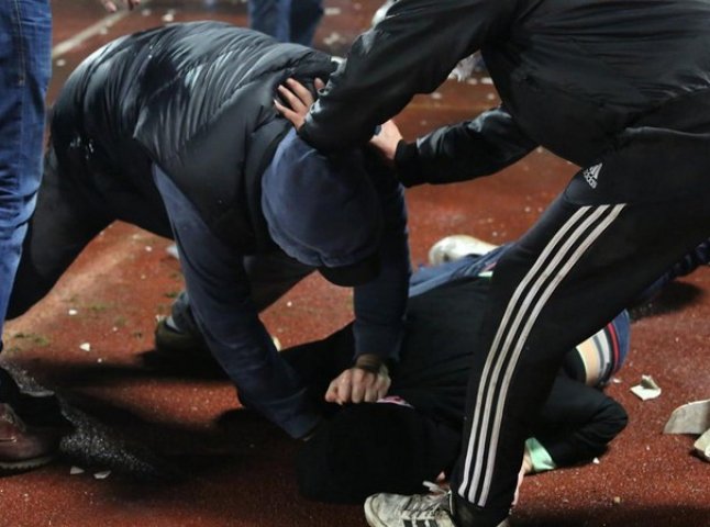 Поліція встановила учасників масової бійки у кафе в Мукачеві