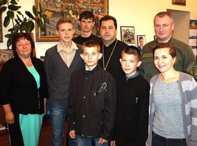 Діти-сироти із Луганщини завітали в гості до головного міліціонера Закарпаття