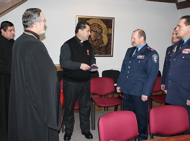 Медаль "Патріот України" вручили мужньому закарпатському священику