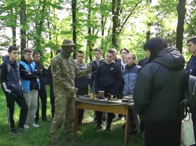 Для мукачівських старшокласників провели навчально-польові збори