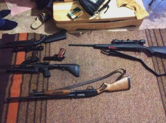 Правоохоронці вилучили у жителя Тячівщини зброю американського виробництва