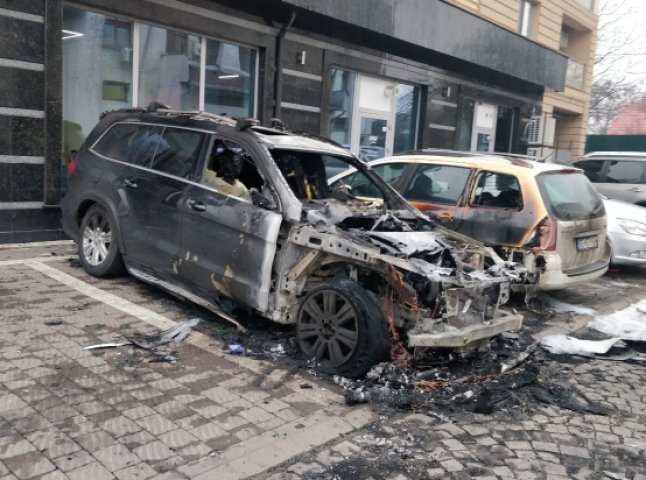 В Ужгороді вщент згорів автомобіль