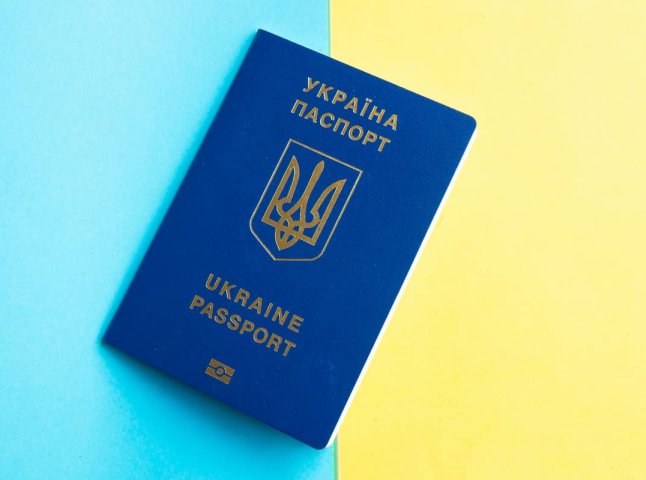Зміни з 1 липня – виїзд українців за кордон матиме нові правила