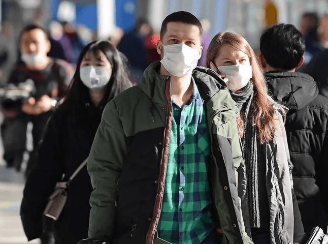 У Празі суд скасував рішення про обов’язкове носіння масок на вулицях і в магазинах