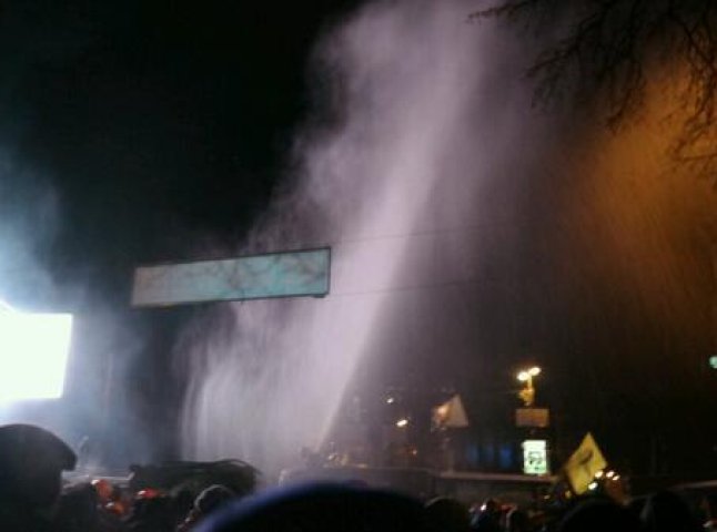 В київській міліції запевняють, що водомети проти протестувальників не застосовувались