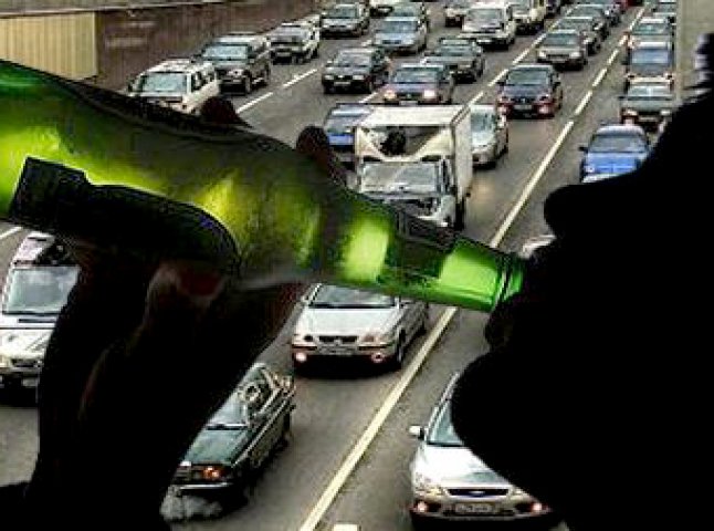 П’яний водій в пошуках горілки "розсікав" без документів