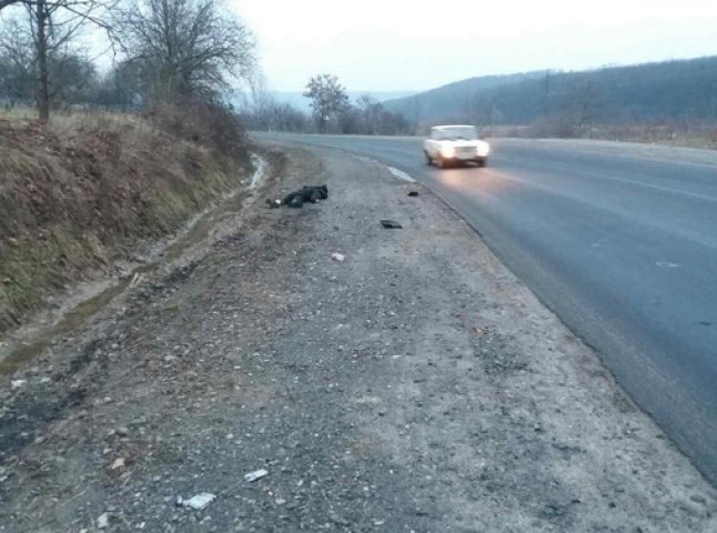 Поліція розшукує водія, який скоїв на Мукачівщині смертельну ДТП і втік