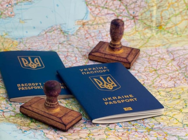 Частині українців можуть заборонити виїзд за кордон: про кого йдеться