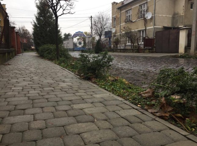 У Мукачеві відремонтували 12 тротуарів