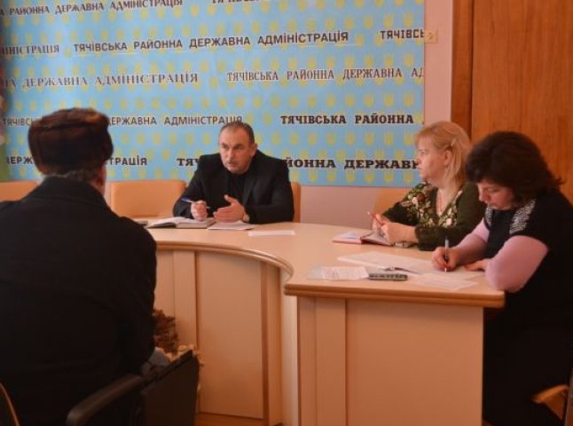Перший заступник голови Тячівської РДА прийняв 8 мешканців району (ФОТО)