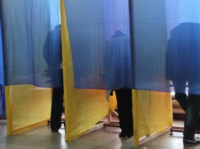 В Україні стартували парламентські вибори: закарпатці окрім партій оберуть ще й шістьох мажоритарників
