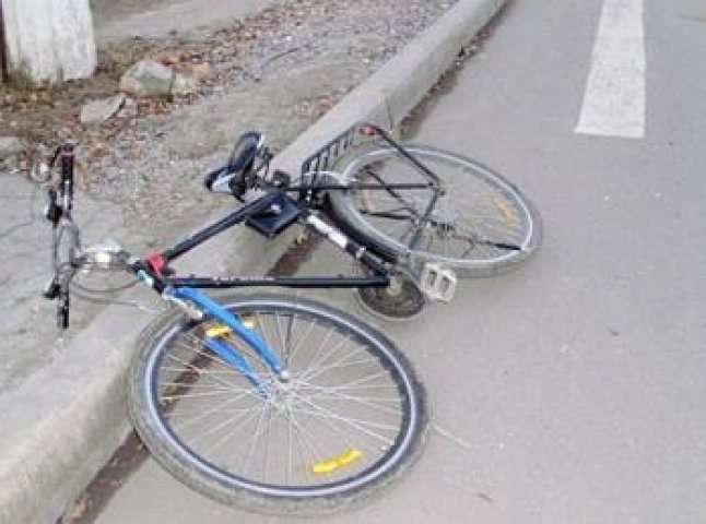 На Великоберезнянщині пенсіонер розбився на велосипеді