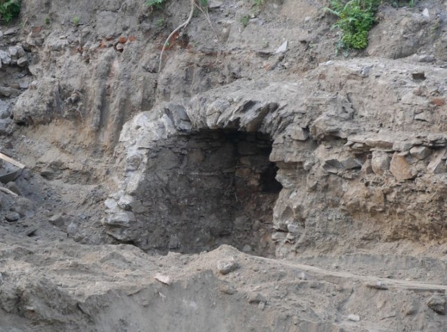 У центрі Ужгорода виявили підземний хід