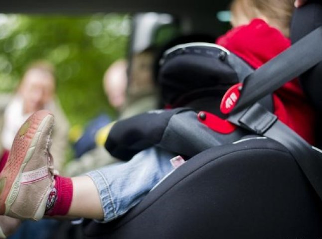 В Ужгороді таксист відмовився перевозити пасажирку через дитину