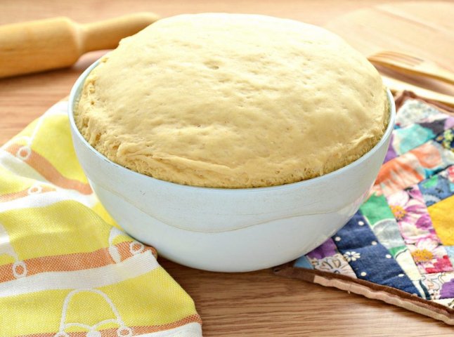 Швидке дріжджове тісто на пиріжки: як його приготувати
