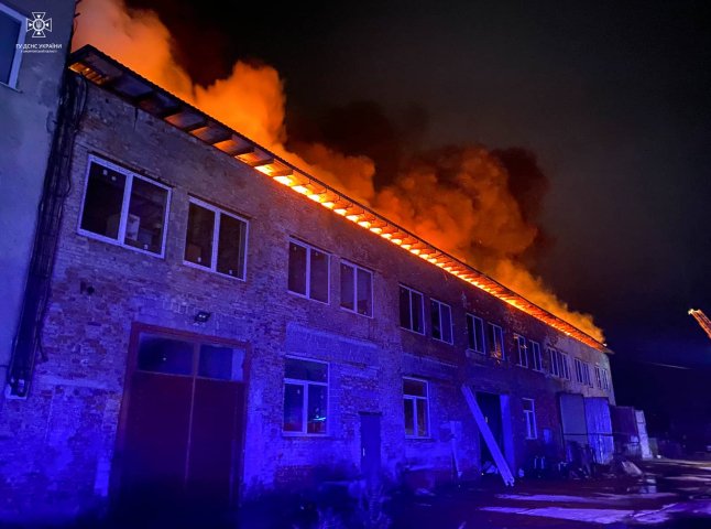 Вночі на Закарпатті вирувала велика пожежа: що відомо