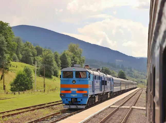 Потяги у напрямку Закарпаття курсуватимуть за зміненими маршрутами Потяги у напрямку Закарпаття курсуватимуть за зміненими маршрутами