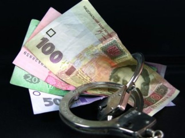 Берегівського держслужбовця викрили на хабарі у 2500 гривень