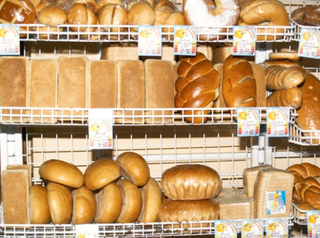 З 1 травня в деяких супермаркетах Ужгорода хліб можна купити дешевше (ВІДЕО)